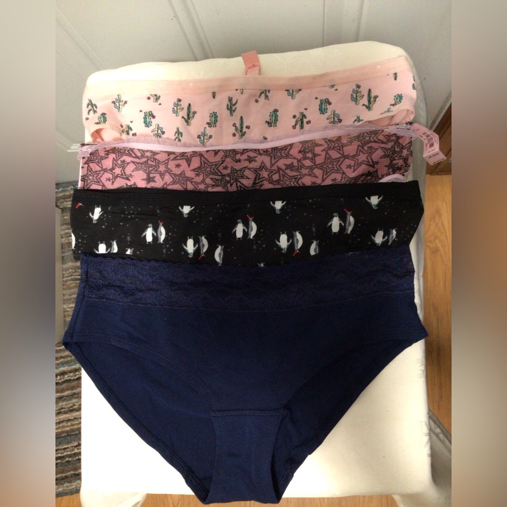 New Victoria’s Secret set of 4 hiphugger panties